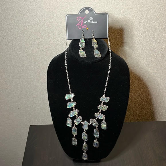 Paparazzi Zi Collection Necklace and Earring set. Brand new/never worn. - Picture 1 of 4